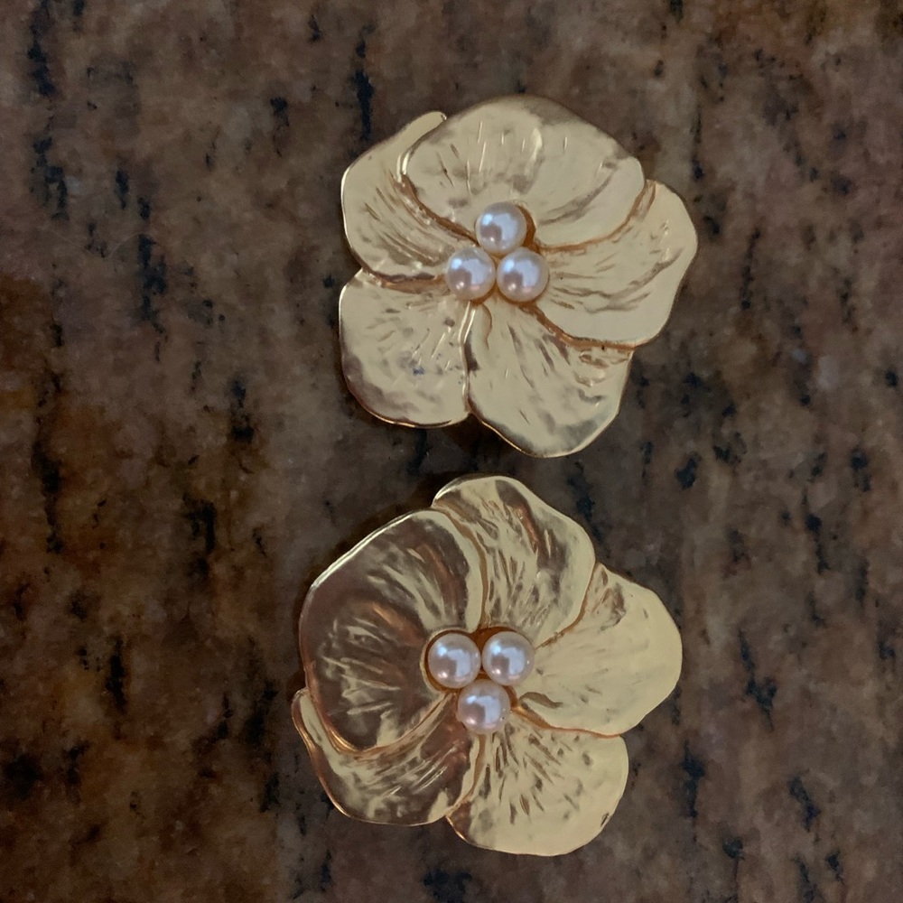 Gold Tone Flower & Pearl Clip Earrings
